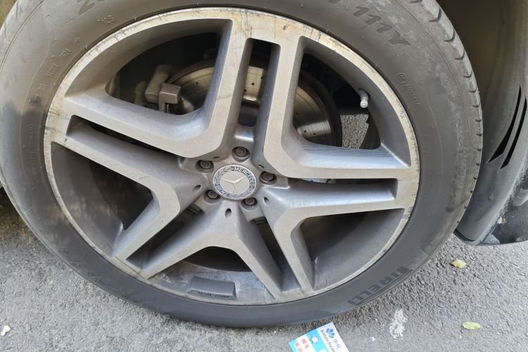 奔驰GLS  GLS 400 4MATIC豪华型车身外观10