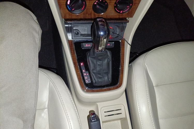 大众 朗逸 2013款 1.6L 自动舒适版中控内饰18