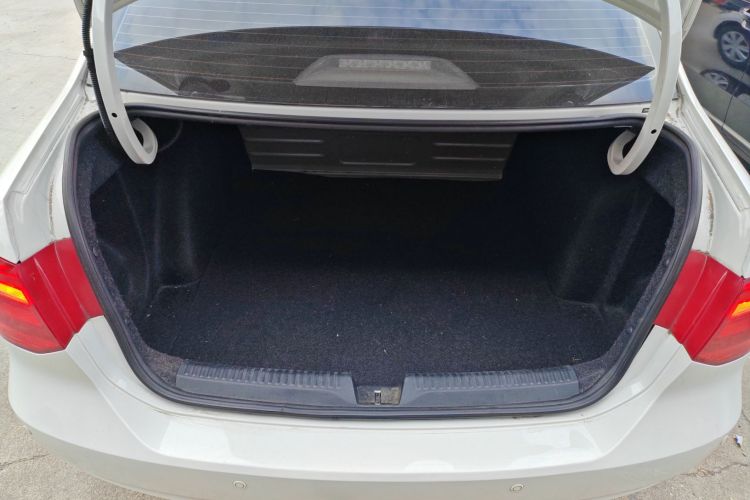 大众 捷达 2015款 质惠版 1.6L 自动时尚型机舱底盘23