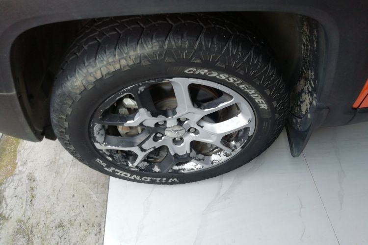 Jeep 自由侠 2018款 互联大屏版 180T 自动高能版车身外观6007