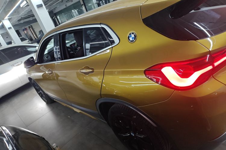 宝马X2 2020款 sDrive20i M越野套装车身外观4