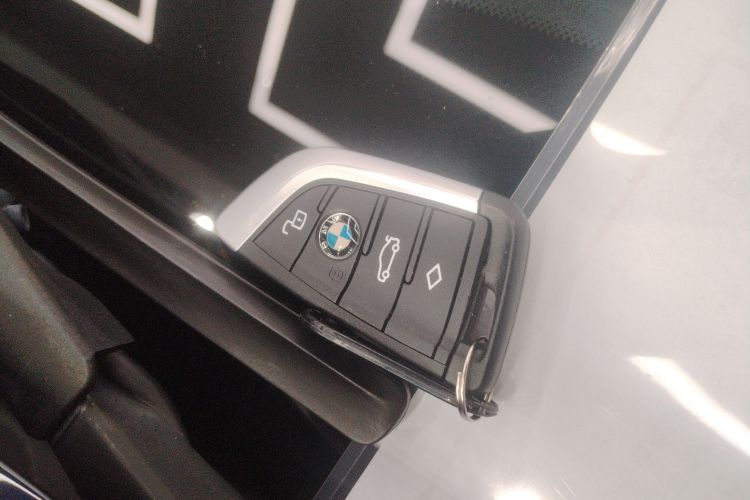 宝马3系 2022款 325Li M运动套装中控内饰11