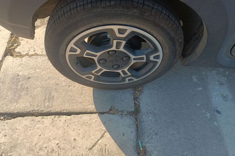 吉利银河 2025款 210km 熊猫骑士车身外观6008