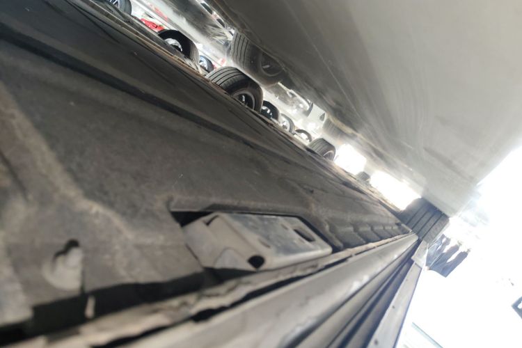 腾势D9 2022款 DM-i 1040 尊贵型局部细节9002