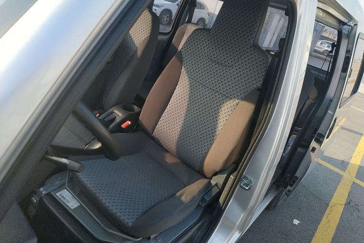 五菱汽车 五菱之光 2023款 1.5L 实用型 5/7座中控内饰19