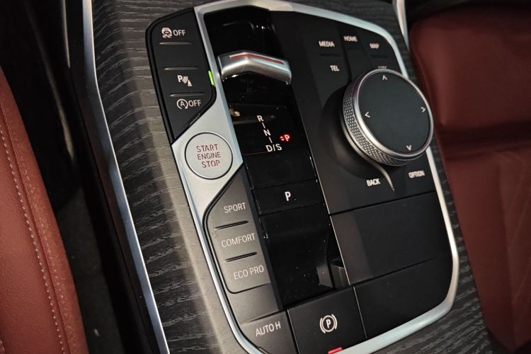 宝马3系 2025款 325Li M运动套装中控内饰18