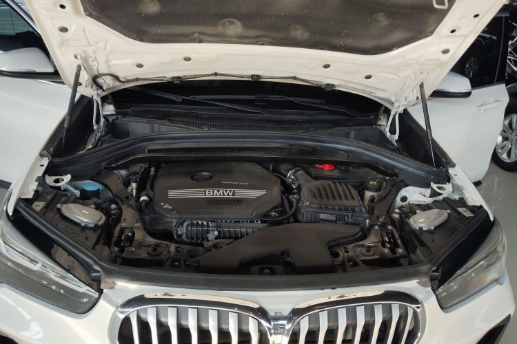 宝马X1 2020款 sDrive20Li 时尚型机舱底盘24