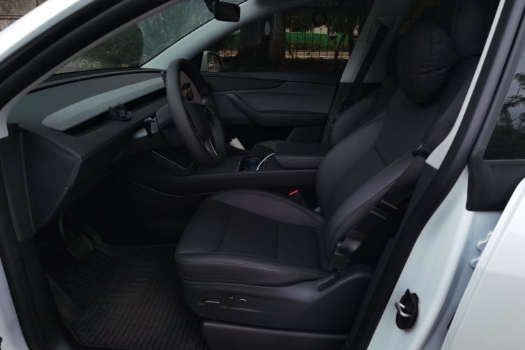 特斯拉 Model Y 2025款 后轮驱动版中控内饰19