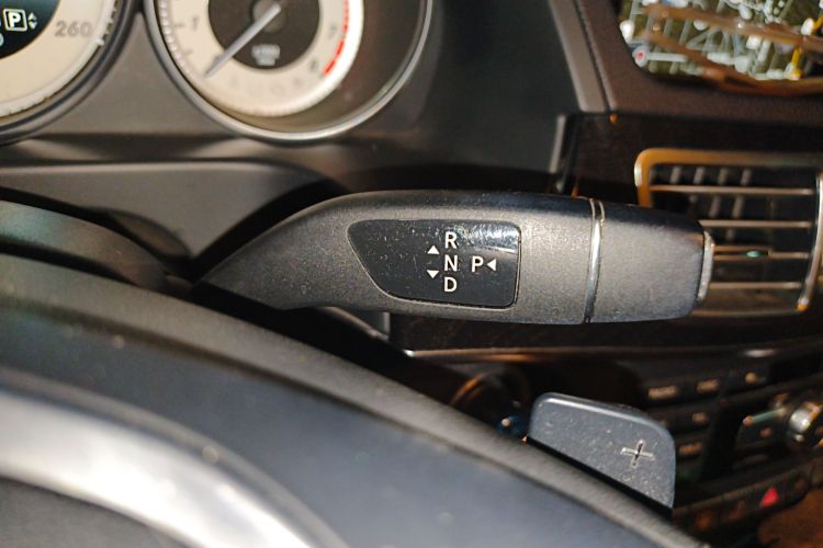 奔驰E级 2015款 E 260 L 运动豪华型中控内饰18