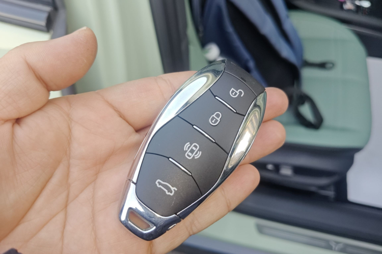 红旗EH7 2024款 760 Pro+ 四驱版中控内饰11