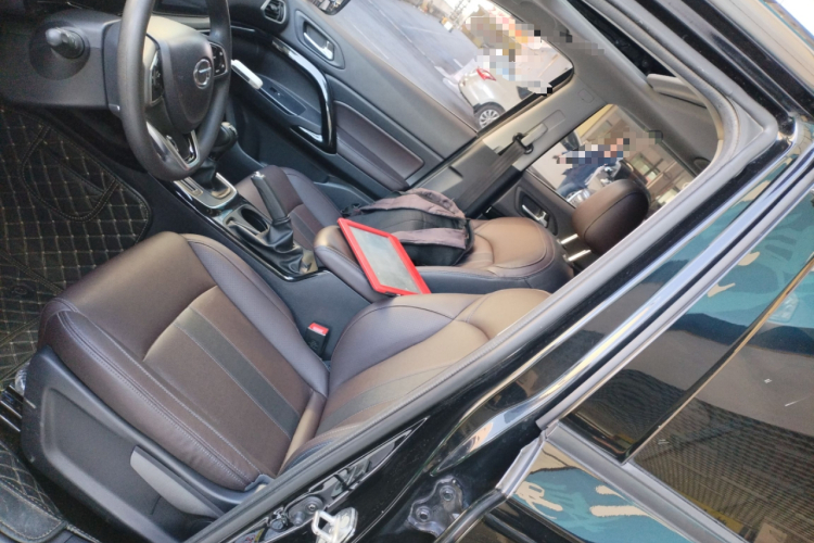 广汽传祺 传祺GS4 2018款 235T 手动两驱精英版局部细节19