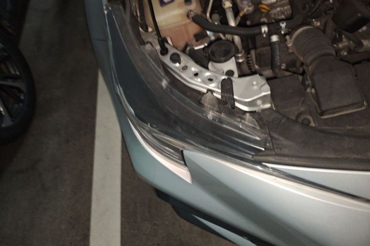 丰田 雷凌 2021款 双擎 1.8H E-CVT运动版车身外观8