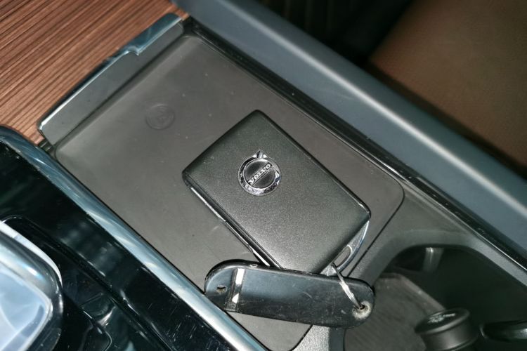 沃尔沃XC60新能源 2025款 插电式混动 长续航四驱智雅豪华版中控内饰11