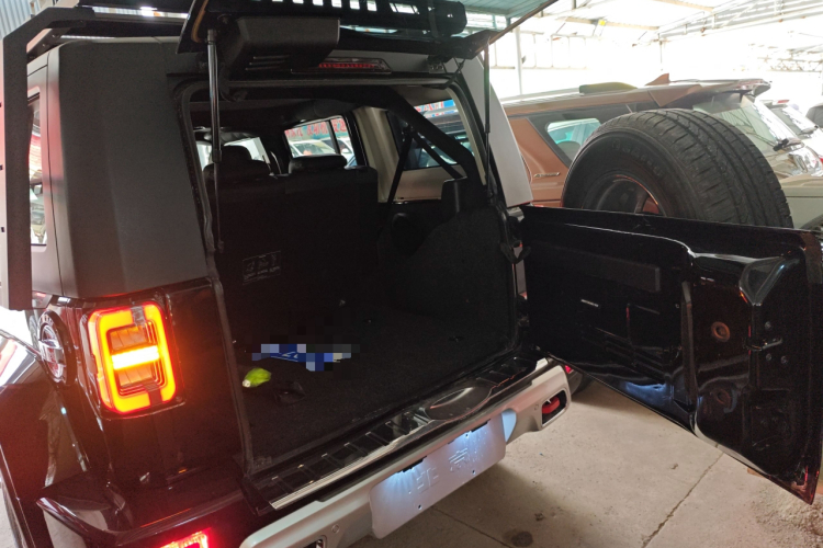 北京越野 北京BJ40 2020款 2.0T 自动四驱城市猎人版侠客型机舱底盘23