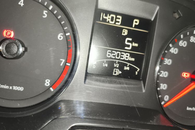 大众 桑塔纳 2013款 1.6L 自动豪华版中控内饰15