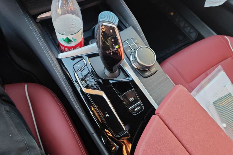 宝马5系 2023款 530Li 领先型 M运动套装中控内饰18