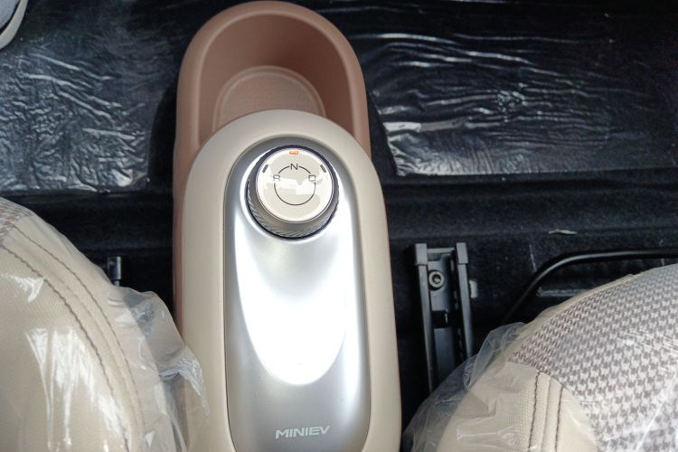 五菱汽车 宏光MINIEV 2025款 四门版 进阶款中控内饰18