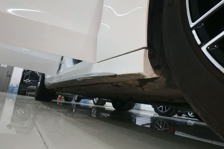 奔驰C级 2023款 C 260 L 运动版局部细节9001