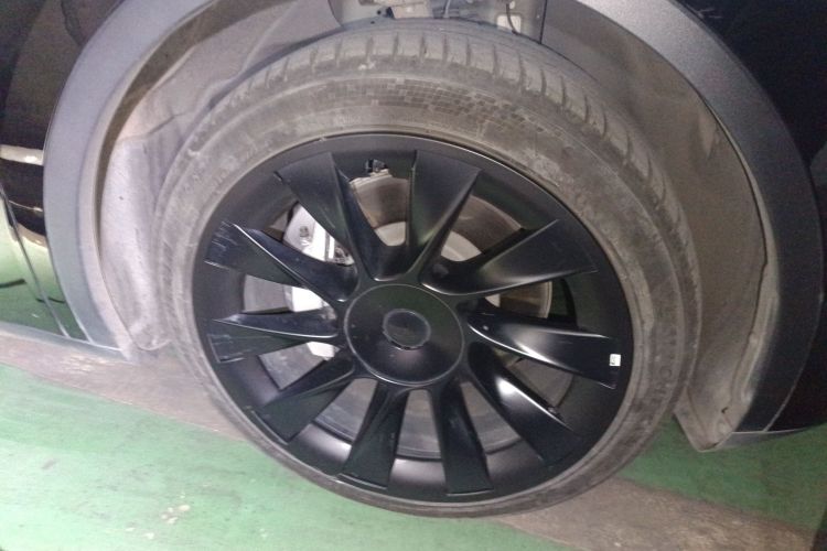 特斯拉 Model Y 2022款 后轮驱动版车身外观10