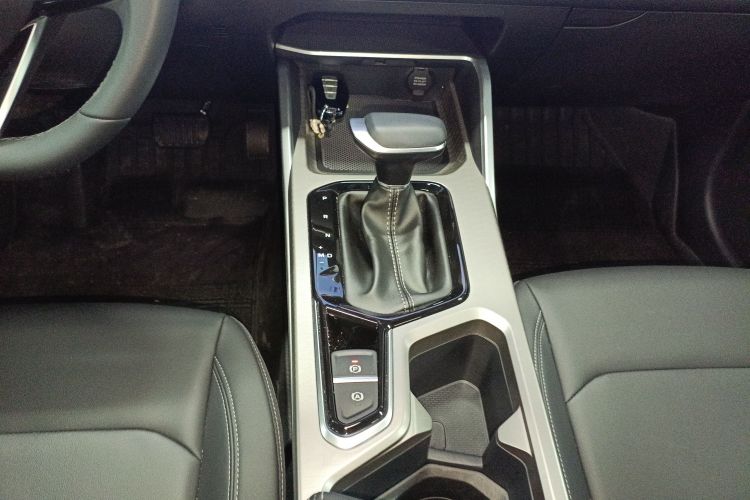 吉利汽车 帝豪 2025款 第4代 1.5L CVT尊贵型中控内饰18