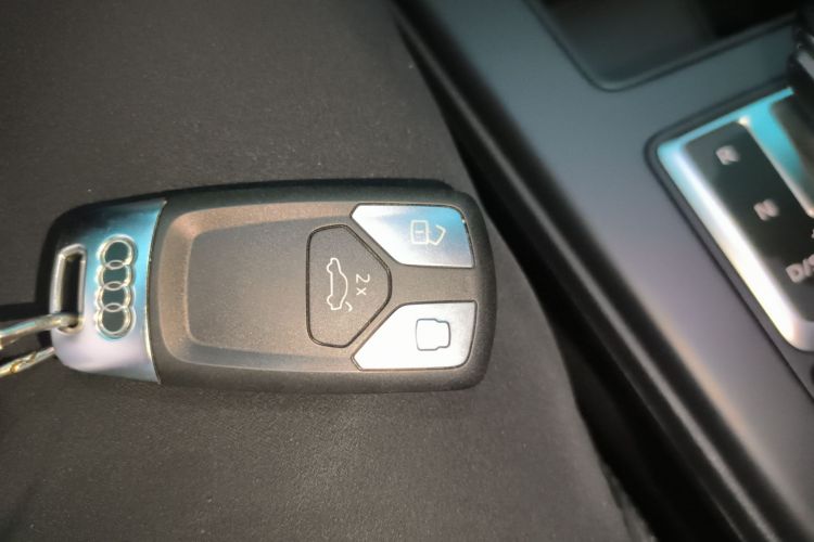 奥迪A4L 2023款 40 TFSI 时尚动感型中控内饰11