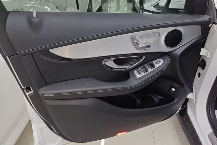 奔驰GLC 2020款 改款 GLC 260 L 4MATIC 动感型中控内饰47