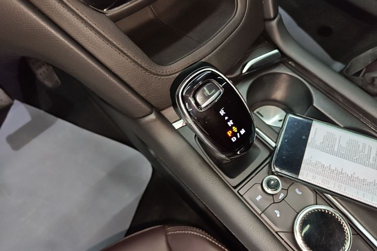 凯迪拉克XT6 2022款 2.0T 六座四驱豪华120周年限量版中控内饰18