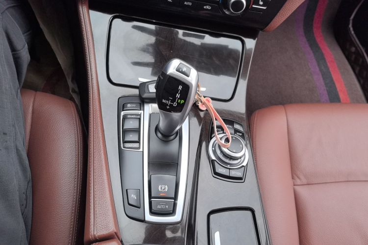 宝马5系 2014款 525Li 领先型中控内饰18