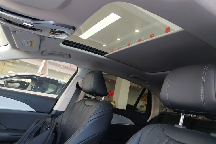 红旗H5 2025款 2.0T 自动旗领版中控内饰22