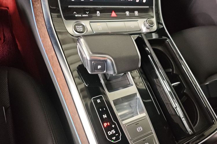 奥迪Q7 2022款 45 TFSI quattro S line运动型局部细节18