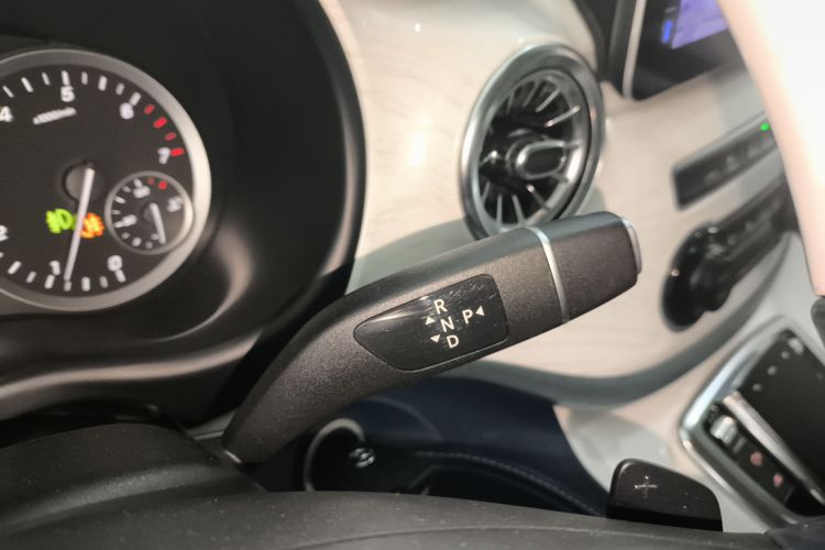 奔驰 威霆 2021款 2.0T 精英版 7座局部细节18