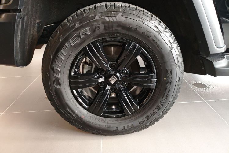 坦克300 2021款 越野版 2.0T 征服者车身外观6008