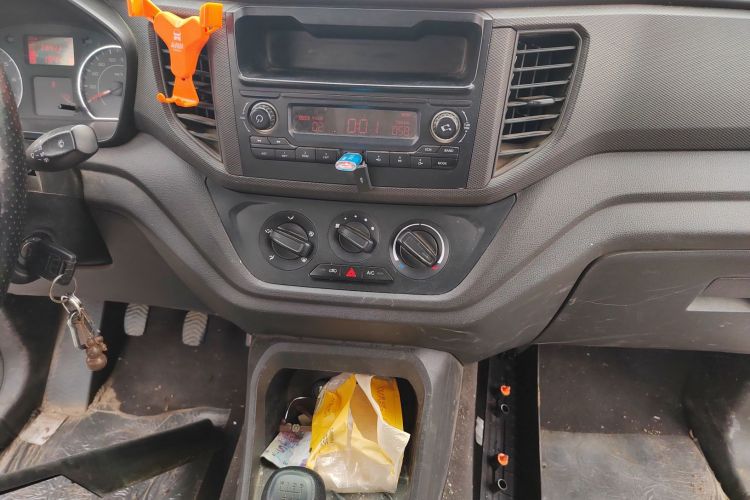 五菱汽车 五菱宏光V 2019款 1.5L劲取版国VI LAR中控内饰16