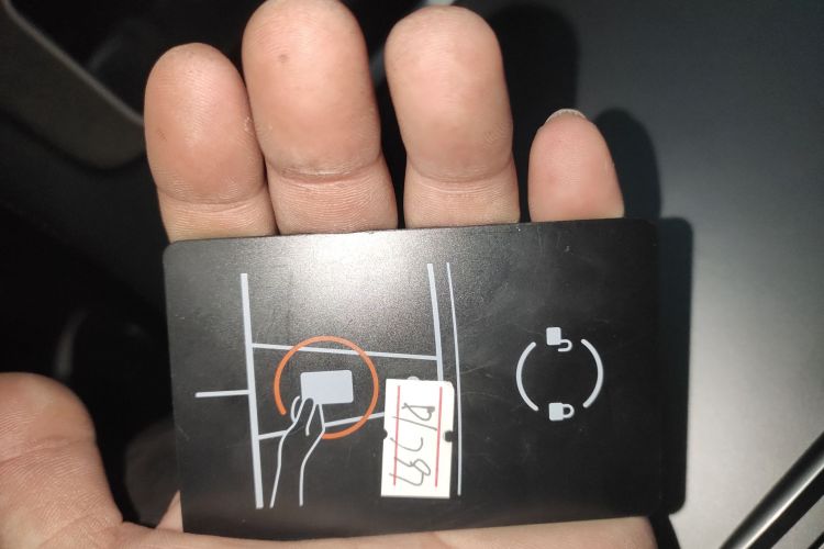 特斯拉 Model Y 2024款 长续航全轮驱动版中控内饰7001