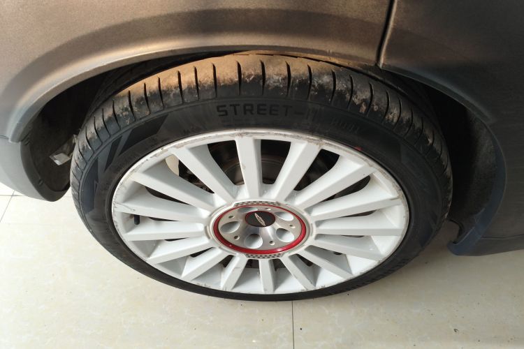 MINI Countryman 2017款 1.5T COOPER ALL4 非常假日版 辣椒红车身外观6008