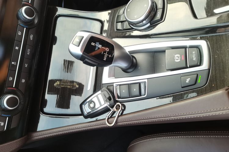 宝马5系 2014款 525Li 豪华设计套装中控内饰18