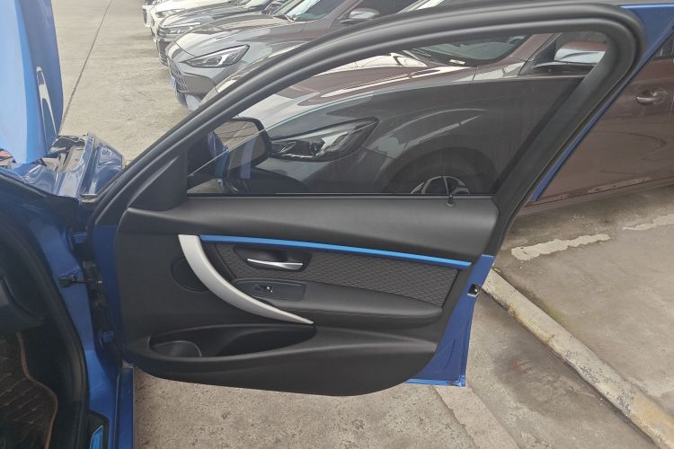 宝马3系 2018款 320i M运动套装中控内饰42