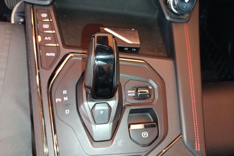 领克05 2020款 2.0TD 四驱劲Halo中控内饰18