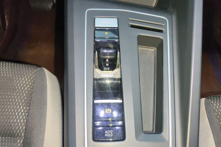 大众 高尔夫 2021款 200TSI DSG中控内饰18