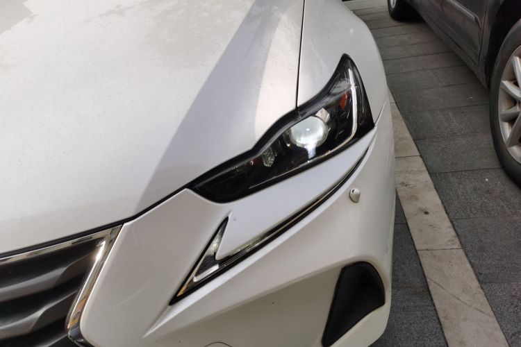 雷克萨斯IS 2017款 300 锋尚版局部细节36