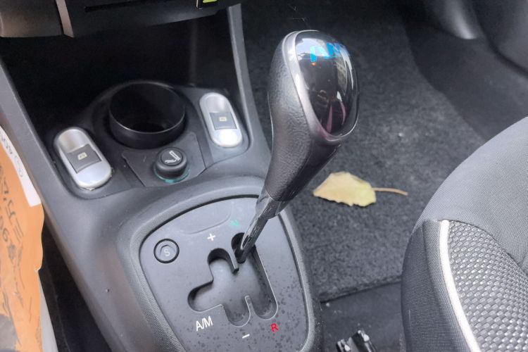 比亚迪F0 2015款 1.0L AMT 铉酷型中控内饰18