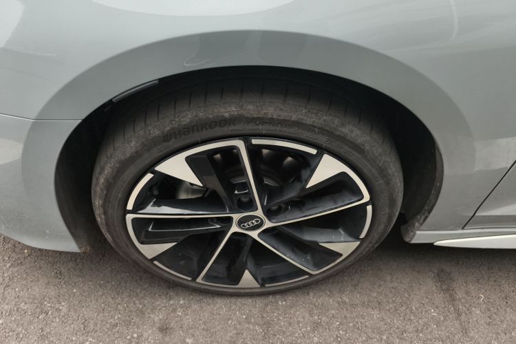 奥迪A3 2025款 A3L Limousine 35TFSI 飞驰尊享型车身外观6007