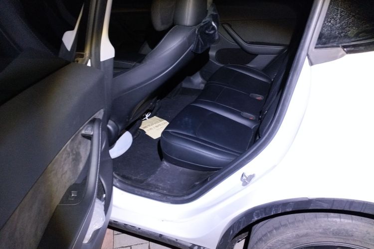 特斯拉 Model Y 2022款 改款 后轮驱动版中控内饰7004