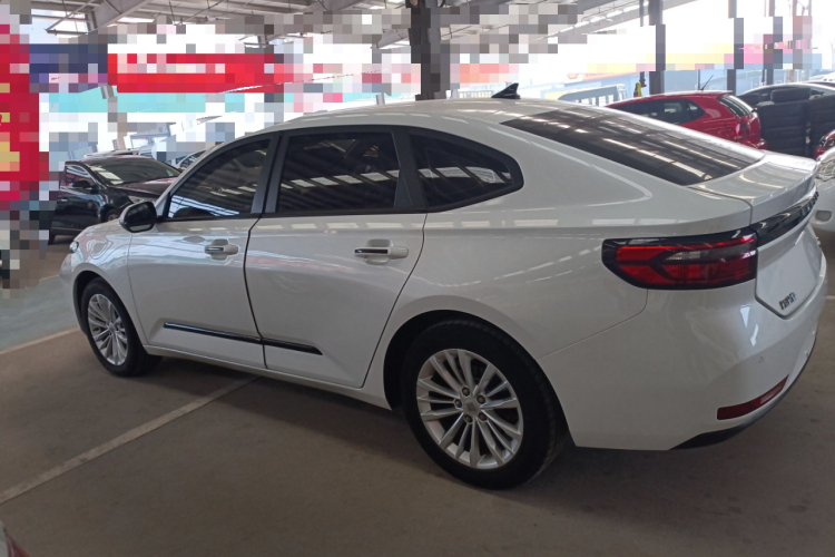 宝骏RC-5 2020款 1.5T CVT智耀豪华型车身外观4