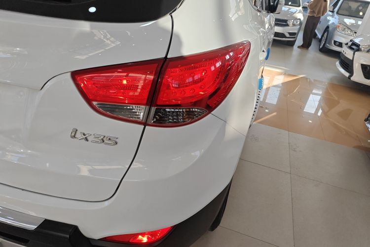 北京现代ix35 2015款 2.0L  手动两驱舒适型 国IV车身外观9