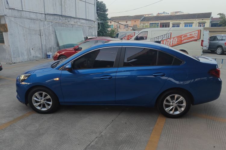 别克 凯越 2018款 15N CVT豪华型车身外观4