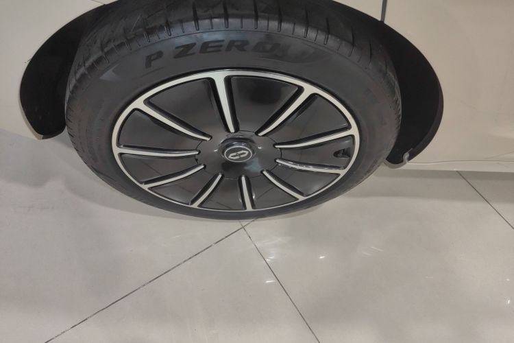 鸿蒙智行 问界M5 2023款 纯电后驱智驾版车身外观6008