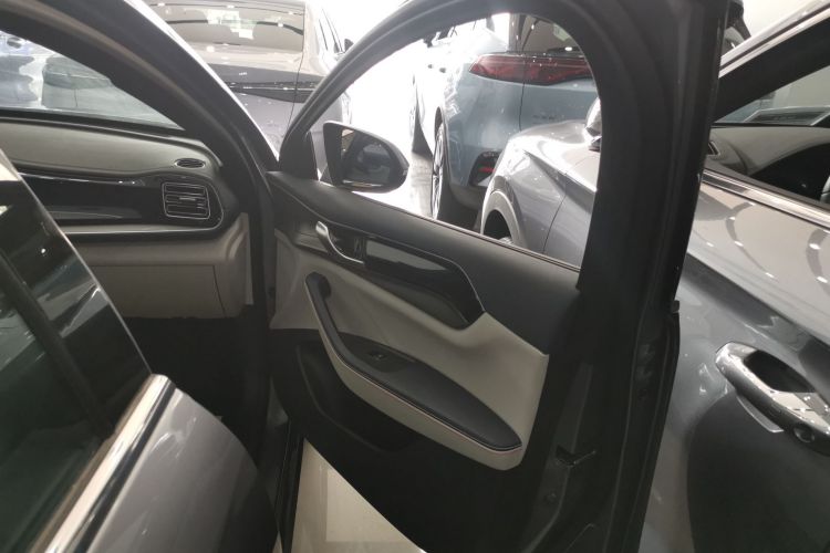 比亚迪 秦PLUS 2023款 冠军版 DM-i 120KM卓越型中控内饰7005