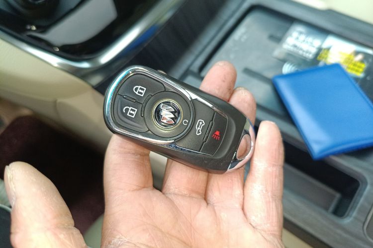 别克GL8 2023款 改款 陆上公务舱 豪华型中控内饰11