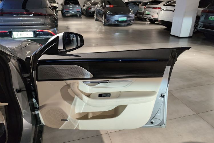 小鹏P7 2021款 480N中控内饰7005